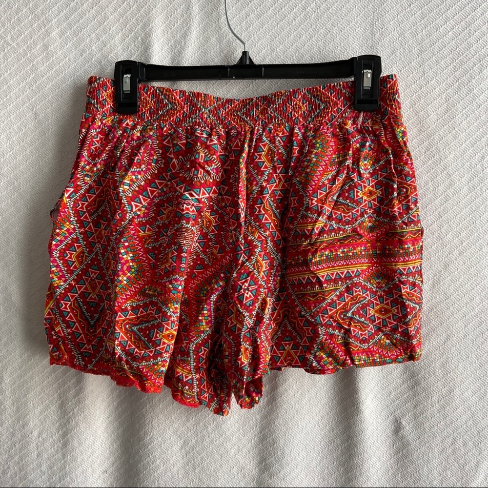 Loose Shorts - Picture 2 of 3